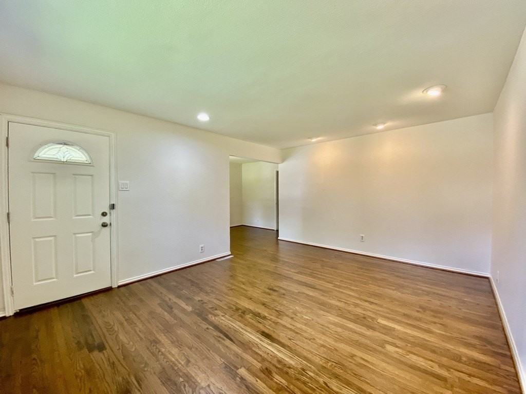2125 Forest Oaks Dr - Photo 3 of 29
