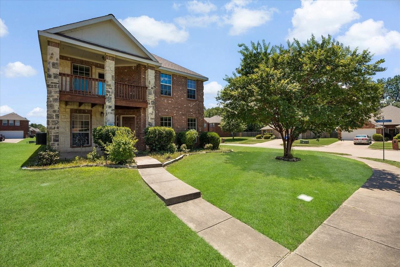 1100 Camelot Dr - Photo 2 of 30