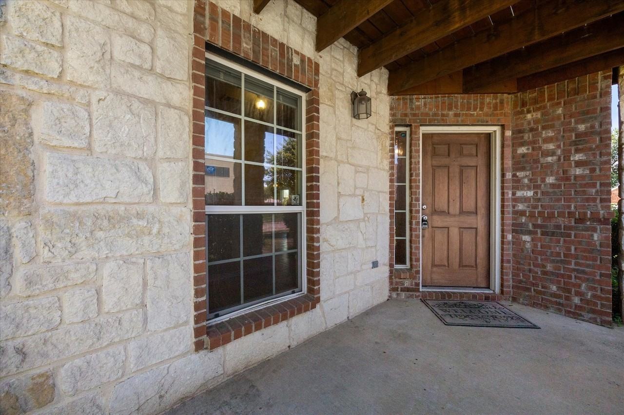 1100 Camelot Dr - Photo 6 of 30