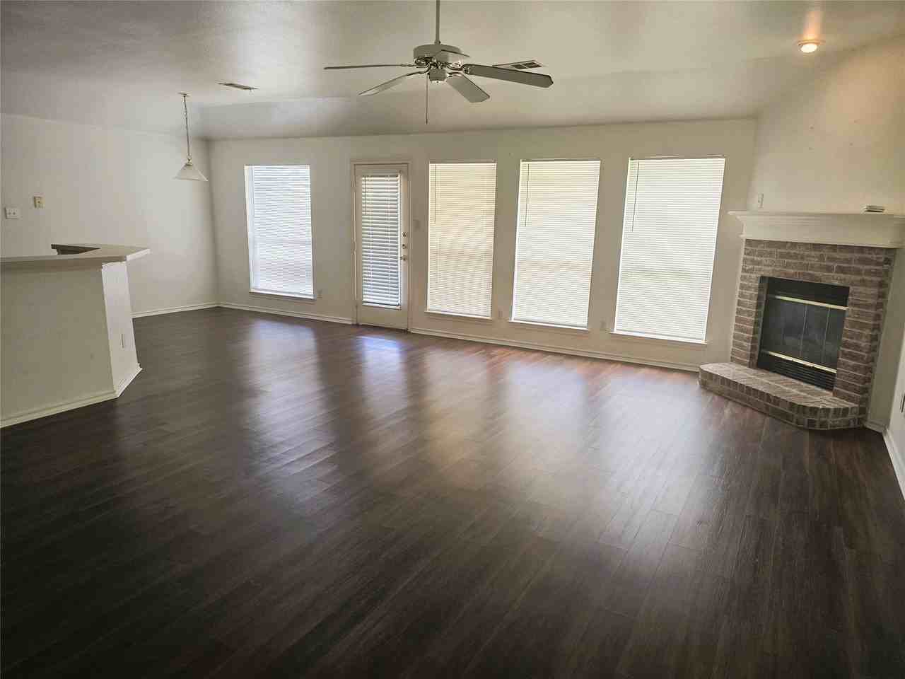 1512 Parrot Ct - Photo 2 of 10