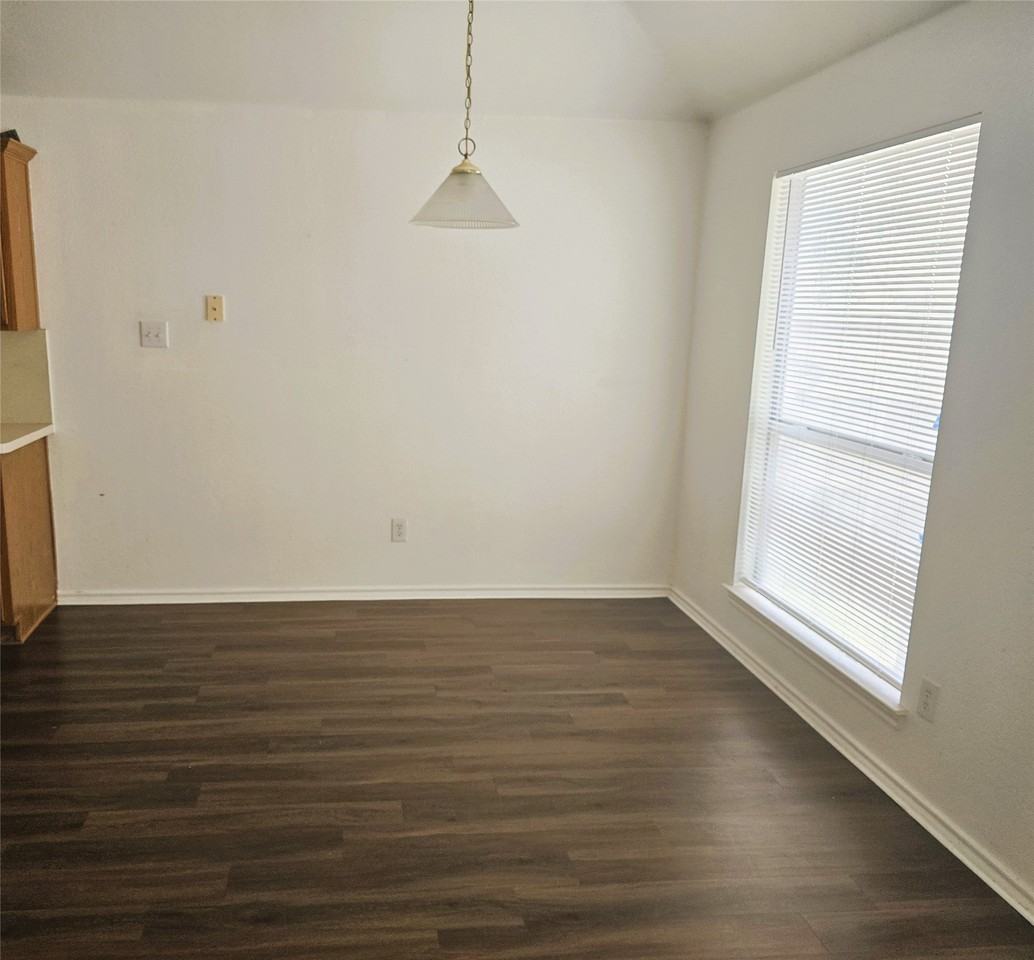 1512 Parrot Ct - Photo 3 of 10