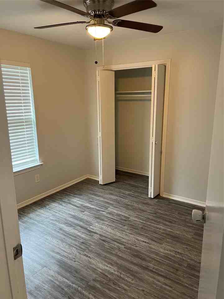 507 Hilltop Ln - Photo 4 of 19
