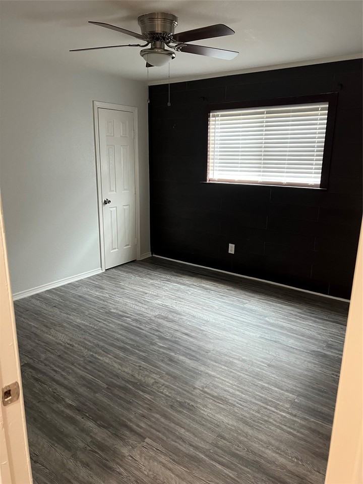 507 Hilltop Ln - Photo 6 of 19