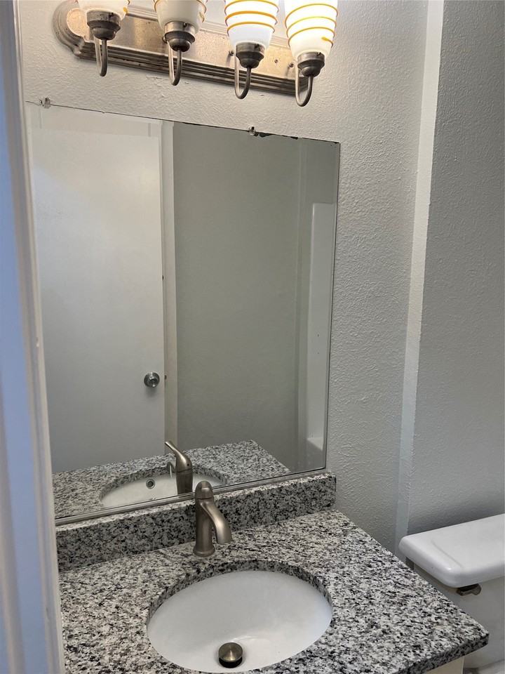 507 Hilltop Ln - Photo 7 of 19