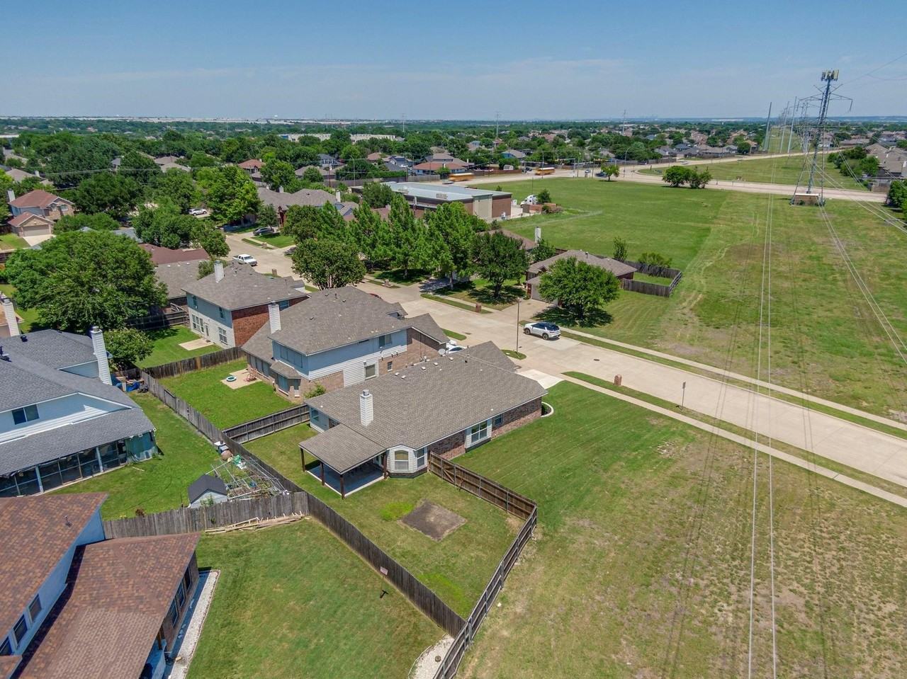 6516 Fairglen Dr - Photo 4 of 25