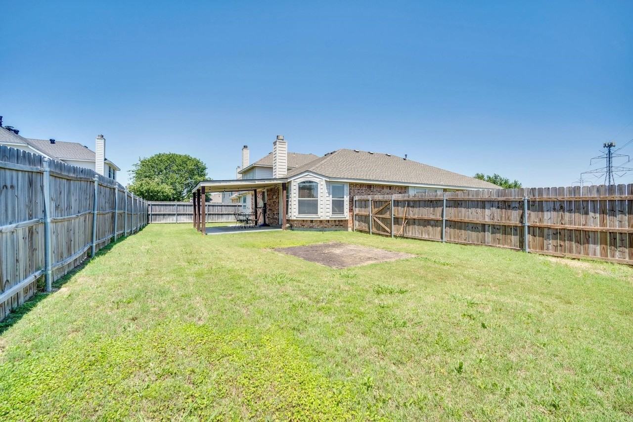 6516 Fairglen Dr - Photo 5 of 25