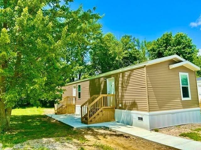 2113 N Hickory Cir W #2113 - Photo 2 of 11