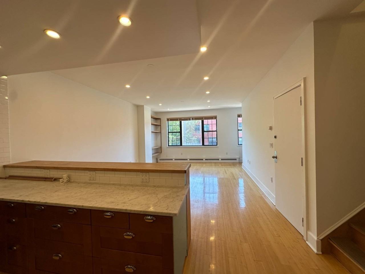 82 Visitation Pl #2 - Photo 4 of 14