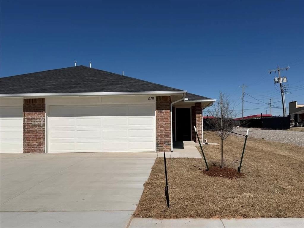 209 Liam Drive - Photo 2 of 27