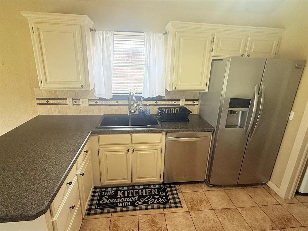 720 Night Hawk Dr - Photo 4 of 36