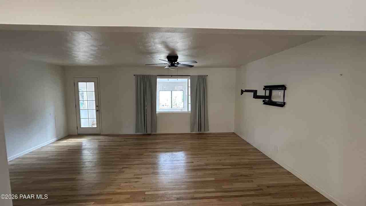 610 Flora St - Photo 3 of 13