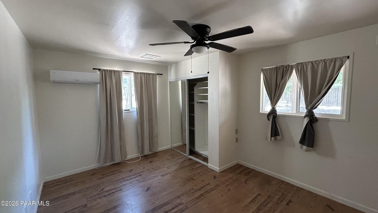 610 Flora St - Photo 4 of 13