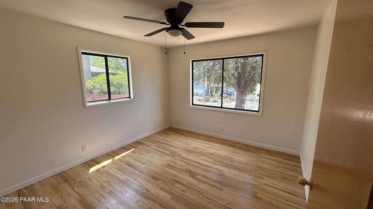 610 Flora St - Photo 5 of 13