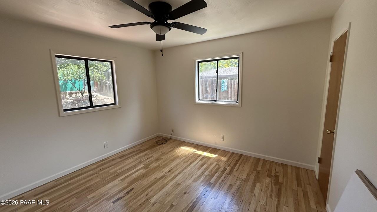 610 Flora St - Photo 6 of 13