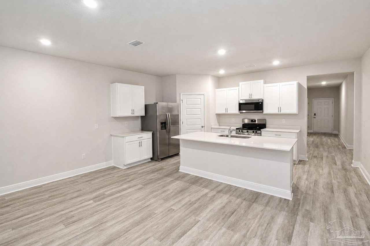 530 Bridle Way - Photo 4 of 17