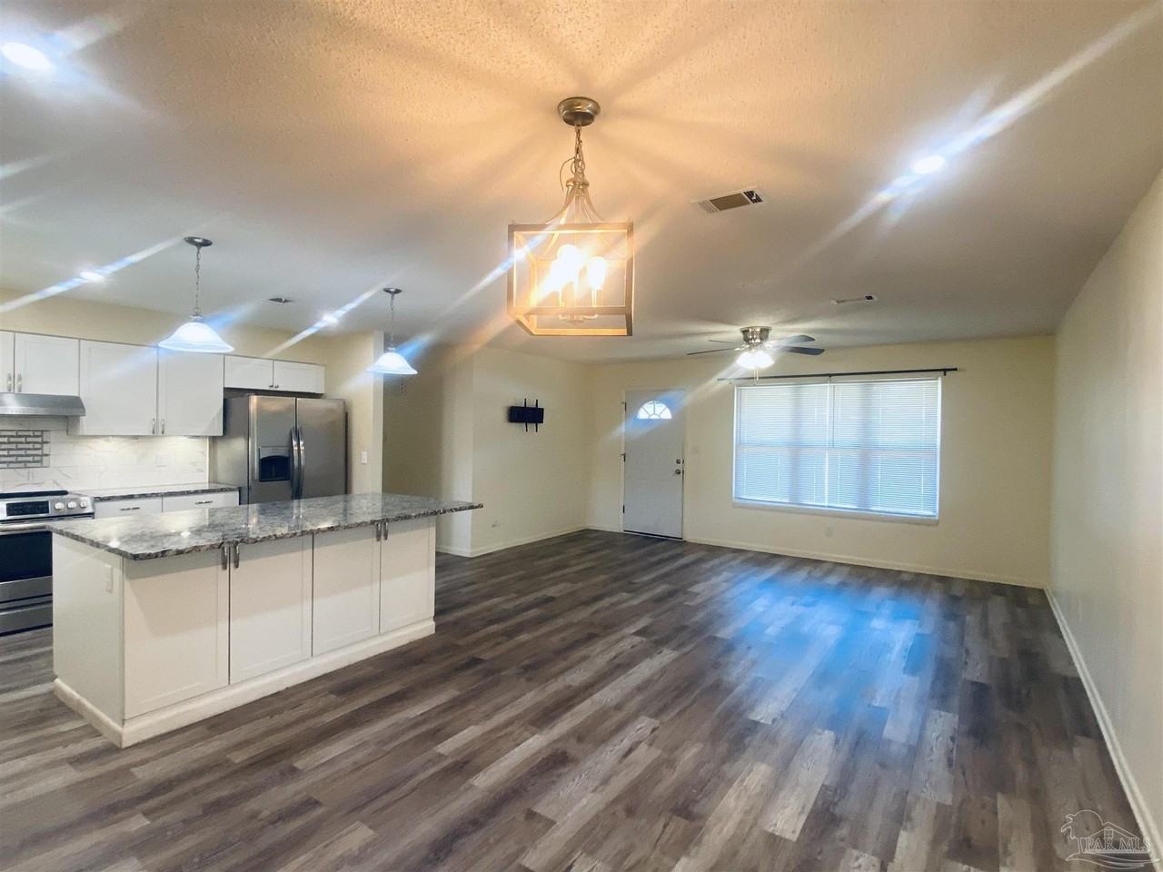 2315 Reva Cir - Photo 4 of 23