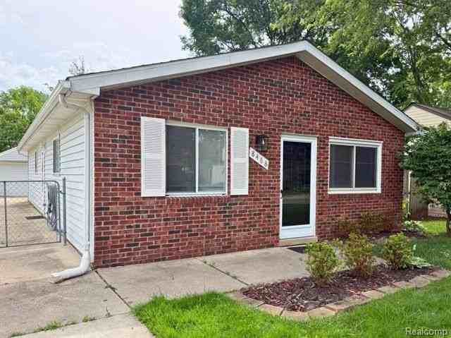 8468 Beatrice - Photo 2 of 30