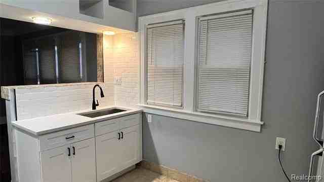 3337 Sturtevant St - Photo 6 of 8
