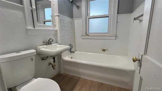 3337 Sturtevant St - Photo 7 of 8
