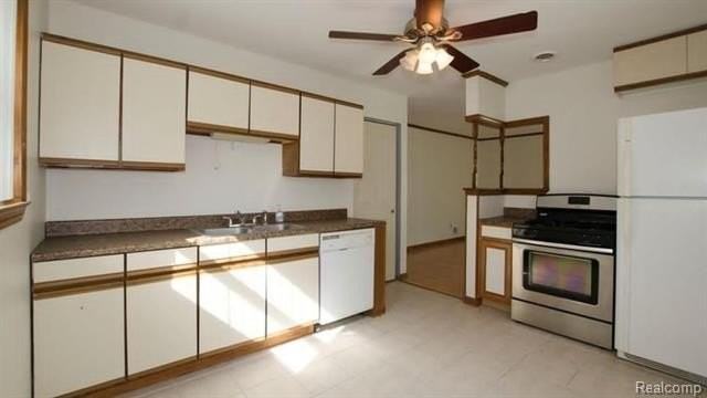 27791 Groveland St - Photo 3 of 6
