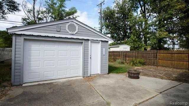 27791 Groveland St - Photo 5 of 6