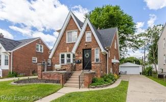 featured image of 122 W Houstonia Ave