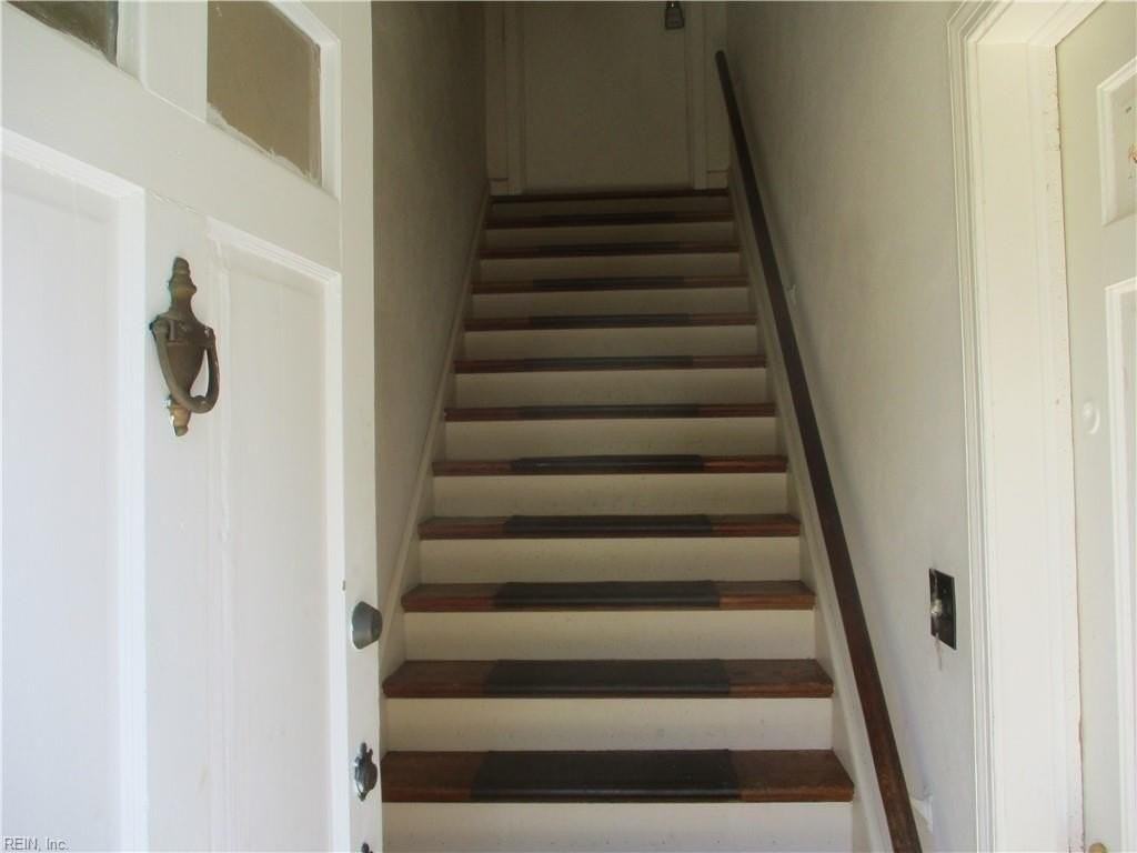 218 E Gilpin Ave - Photo 2 of 9