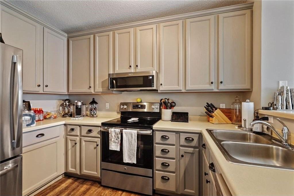 660 N 2nd St #410 - Photo 2 of 22
