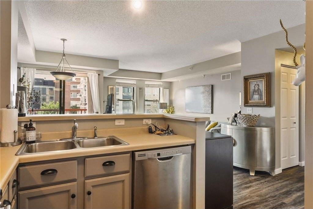 660 N 2nd St #410 - Photo 3 of 22
