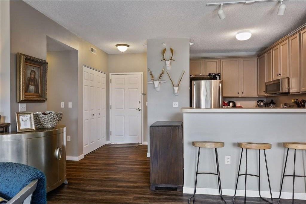 660 N 2nd St #410 - Photo 4 of 22