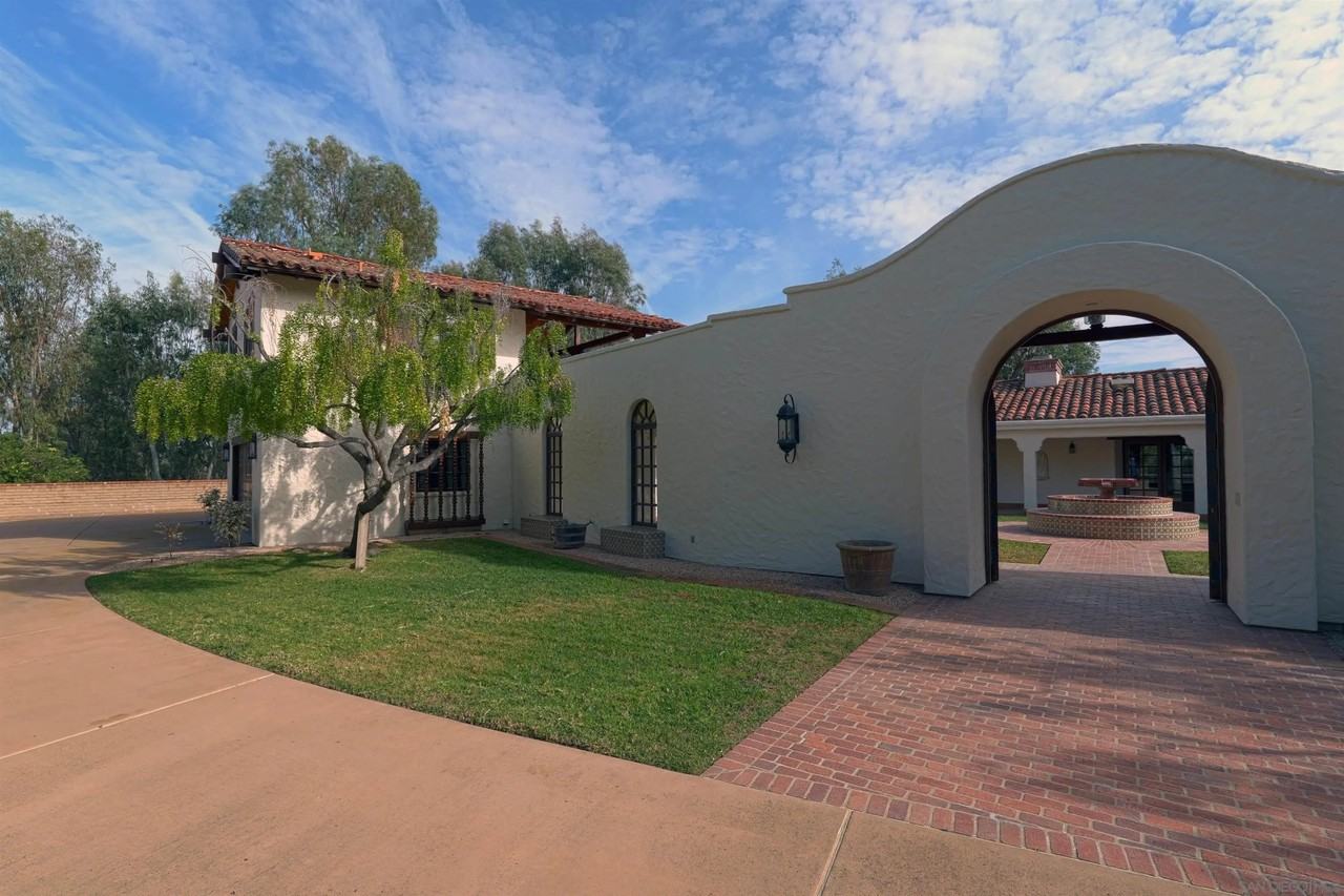 5443 Calzada Del Bosque - Photo 4 of 30