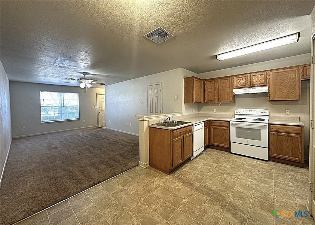 402 Veterans Ave #C - Photo 2 of 10