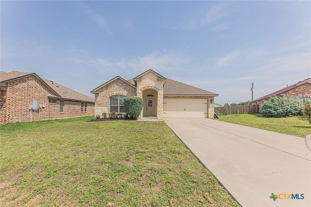 207 Christopher Dr - Photo 3 of 33