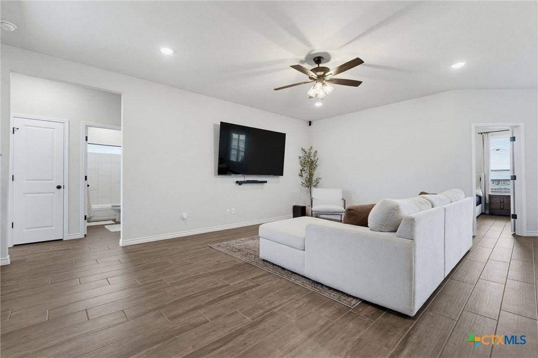 3002 Gryffindor Ln - Photo 3 of 15