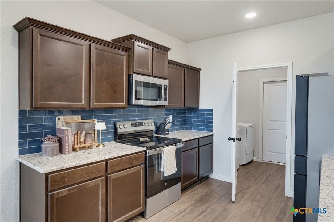 3002 Gryffindor Ln - Photo 6 of 15