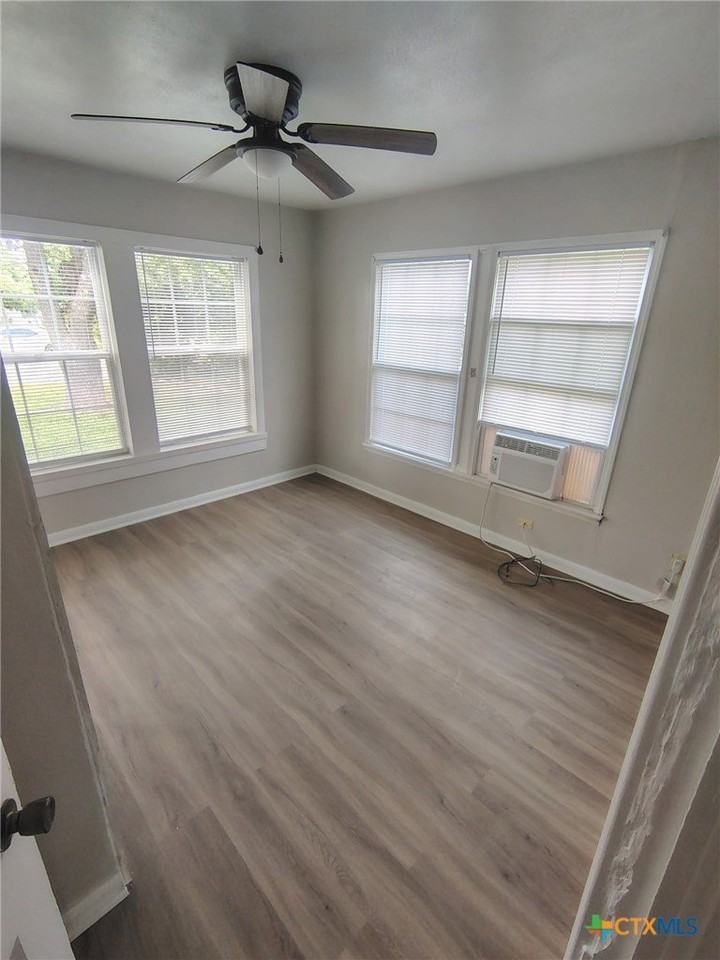 212 S 26th St - Photo 4 of 6