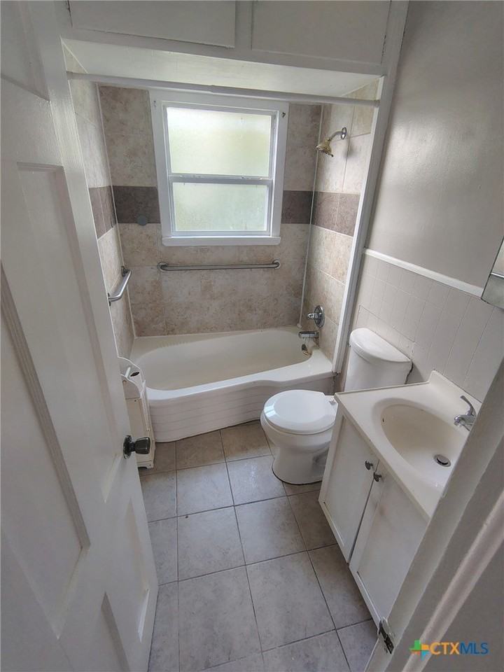212 S 26th St - Photo 5 of 6