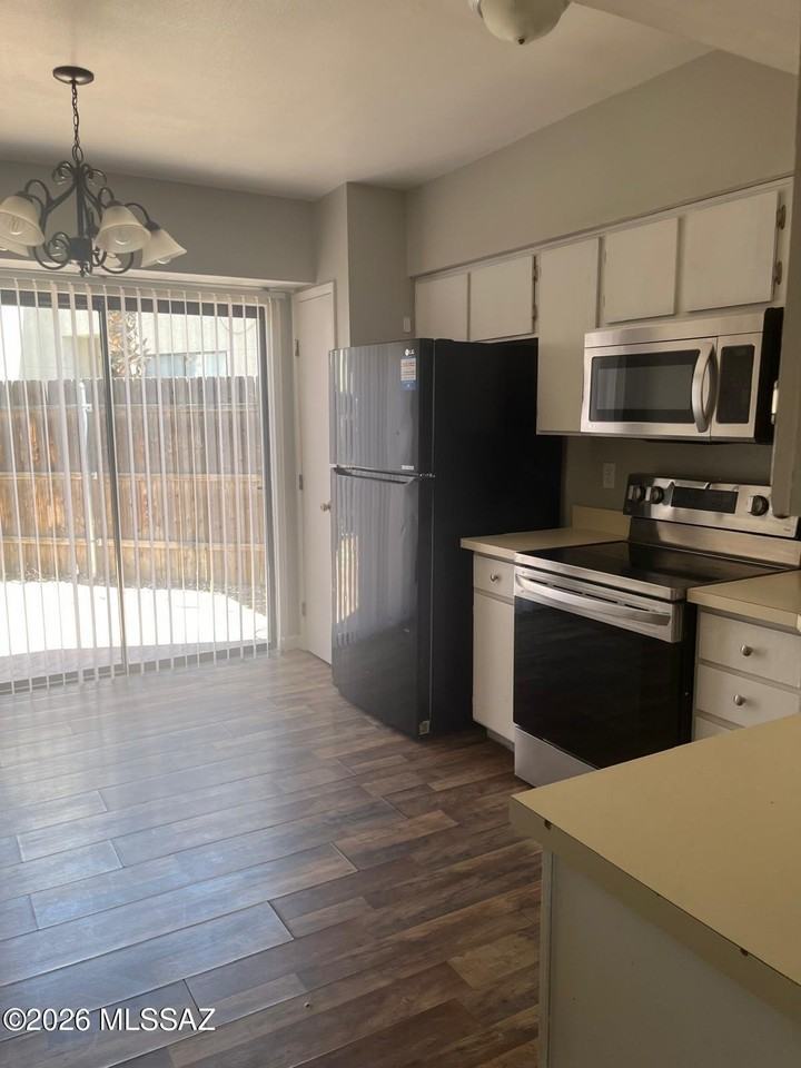 2172 N 1st Ave #25 - Photo 5 of 12