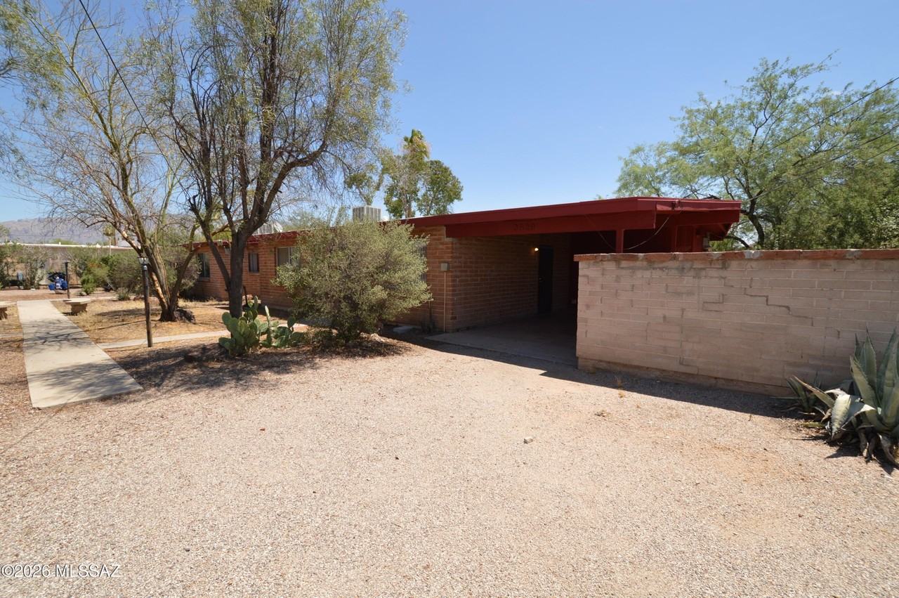 3529 E Florence Dr - Photo 2 of 9