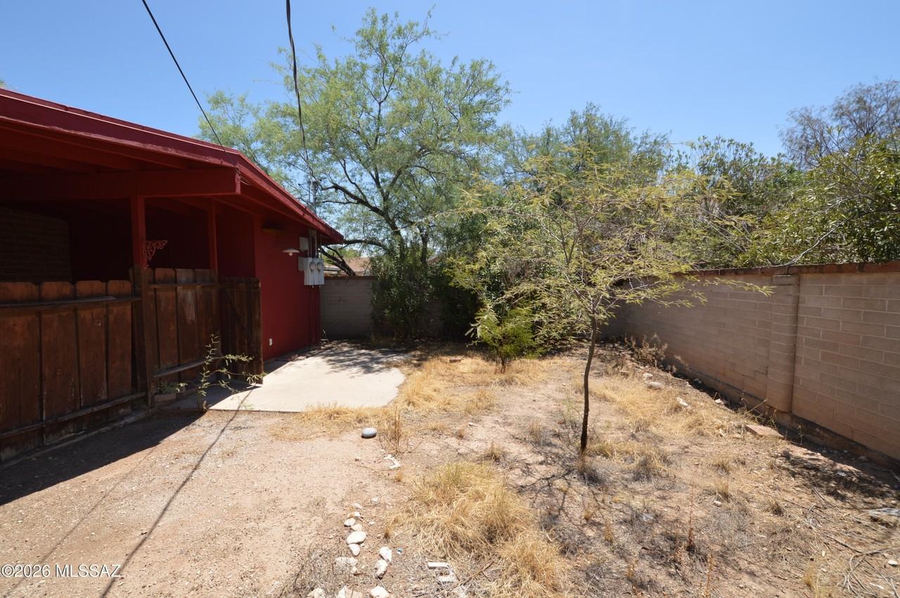 3529 E Florence Dr - Photo 3 of 9