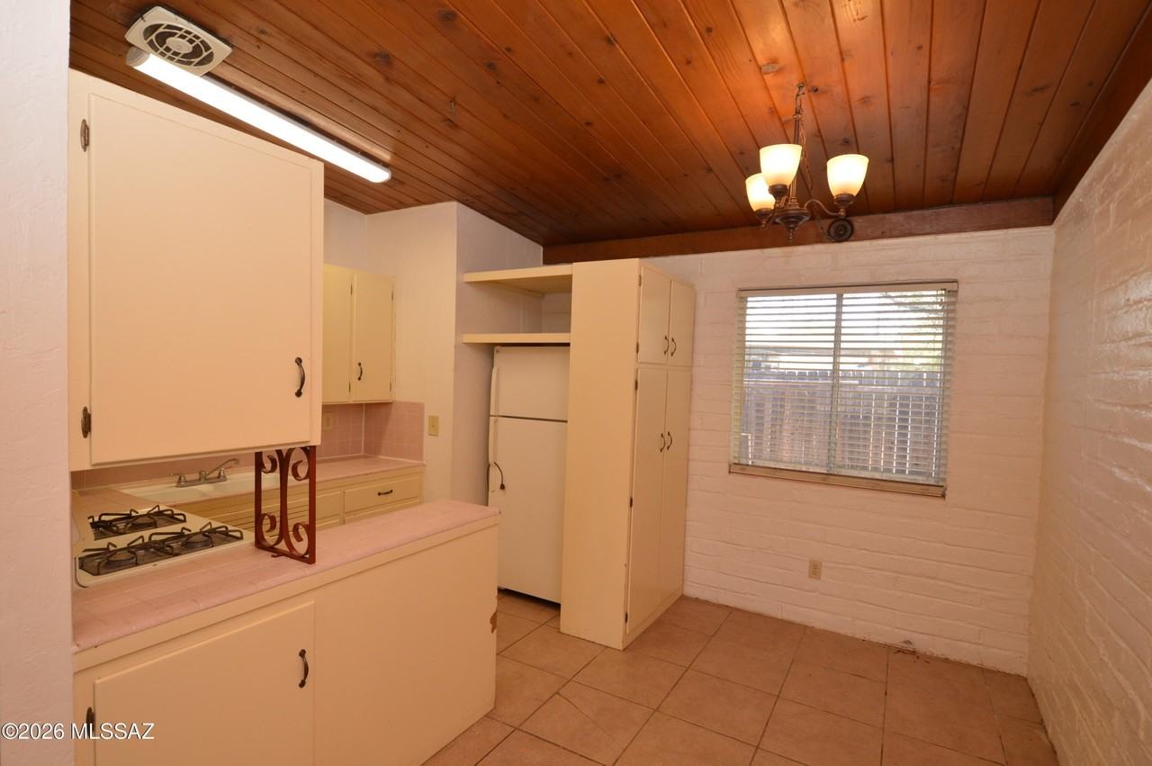 3529 E Florence Dr - Photo 4 of 9