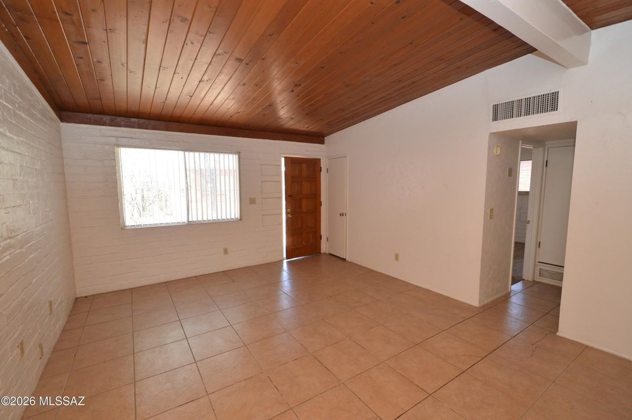 3529 E Florence Dr - Photo 5 of 9
