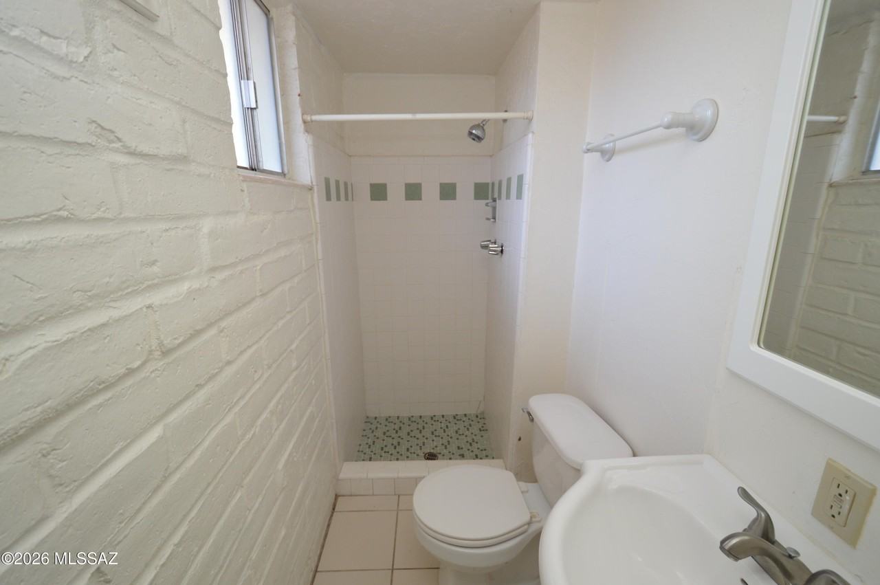 3529 E Florence Dr - Photo 6 of 9
