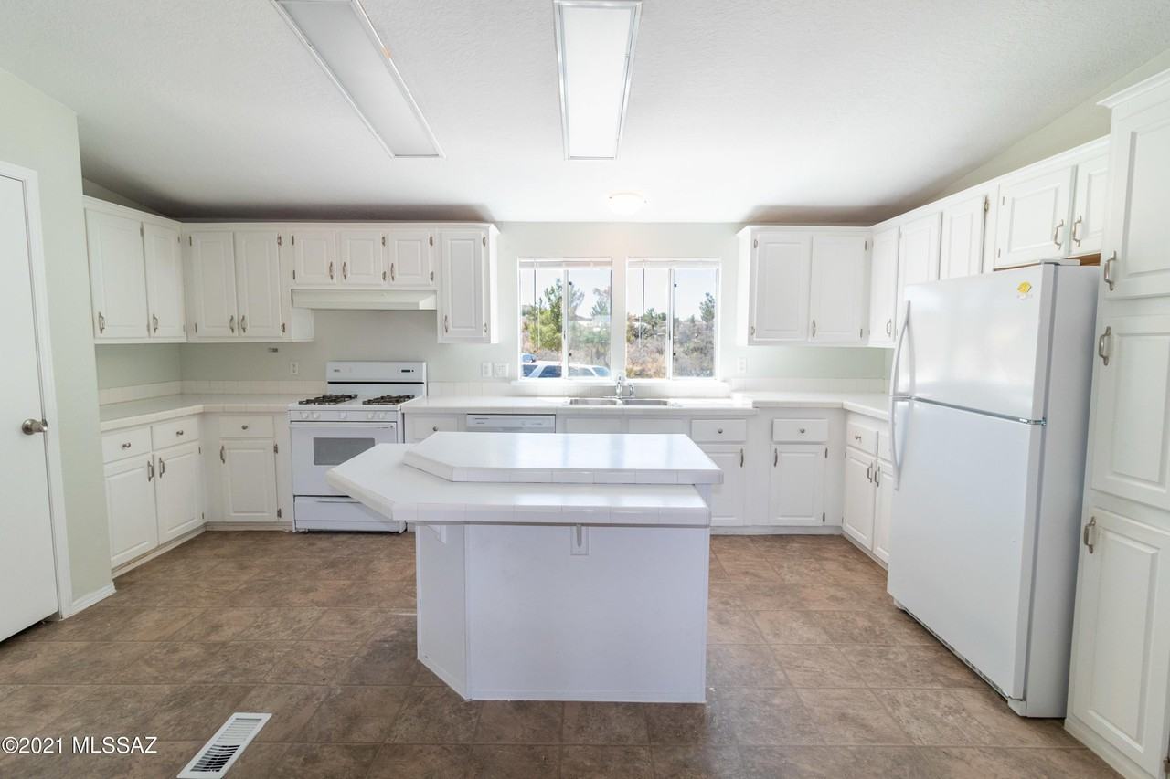 1040 W Barbara Pl - Photo 6 of 14