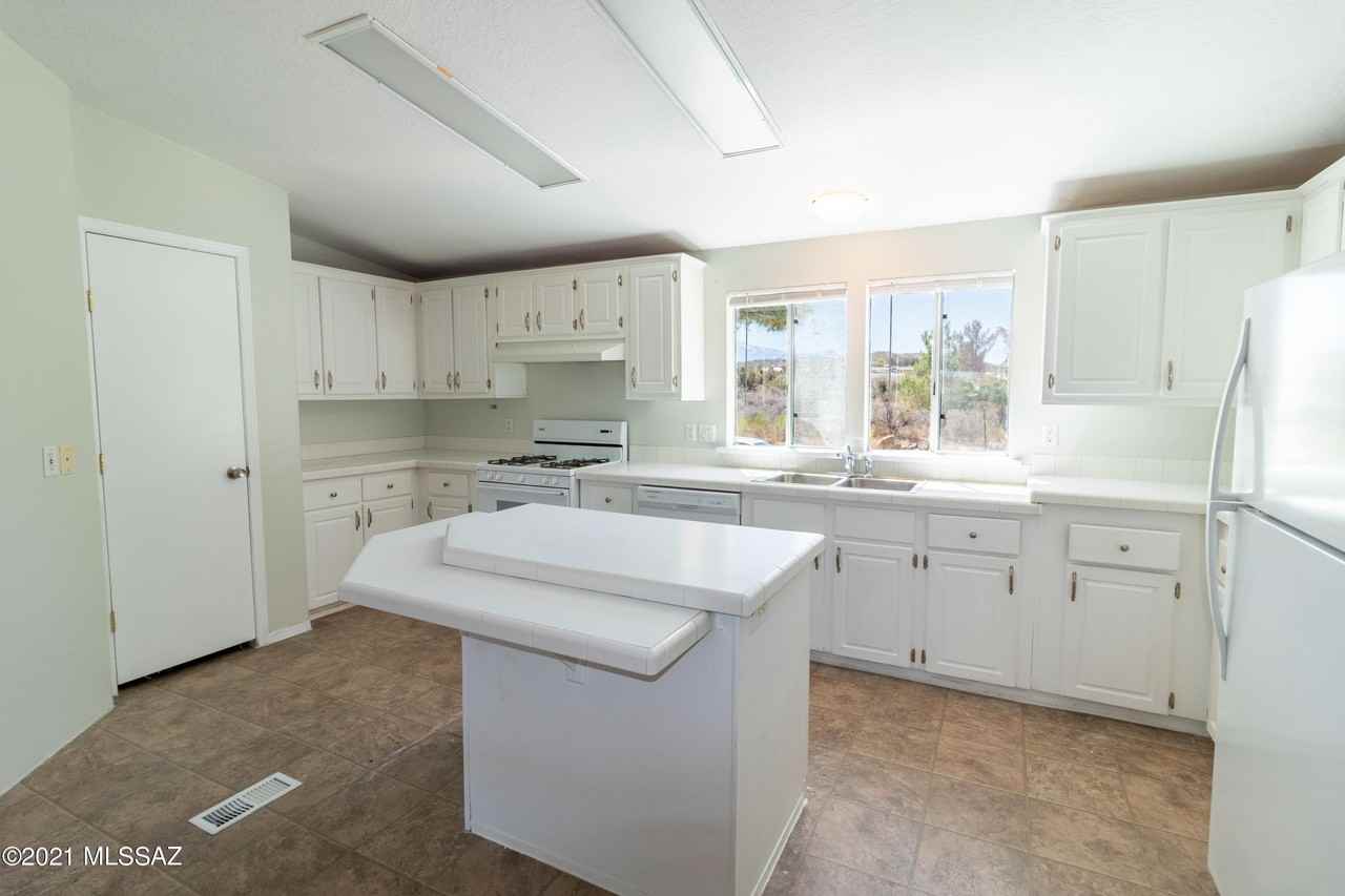 1040 W Barbara Pl - Photo 7 of 14
