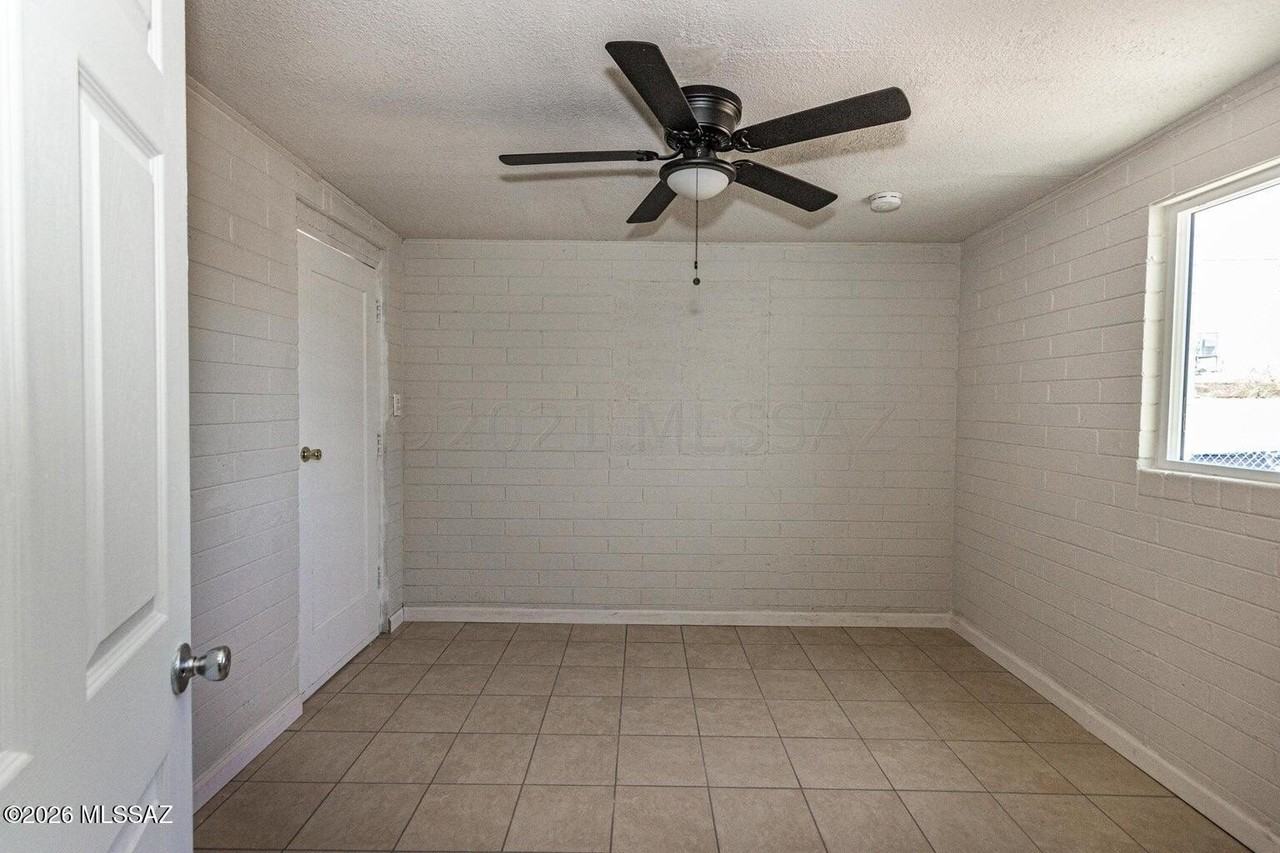 2433 E Cameron Vis - Photo 6 of 12