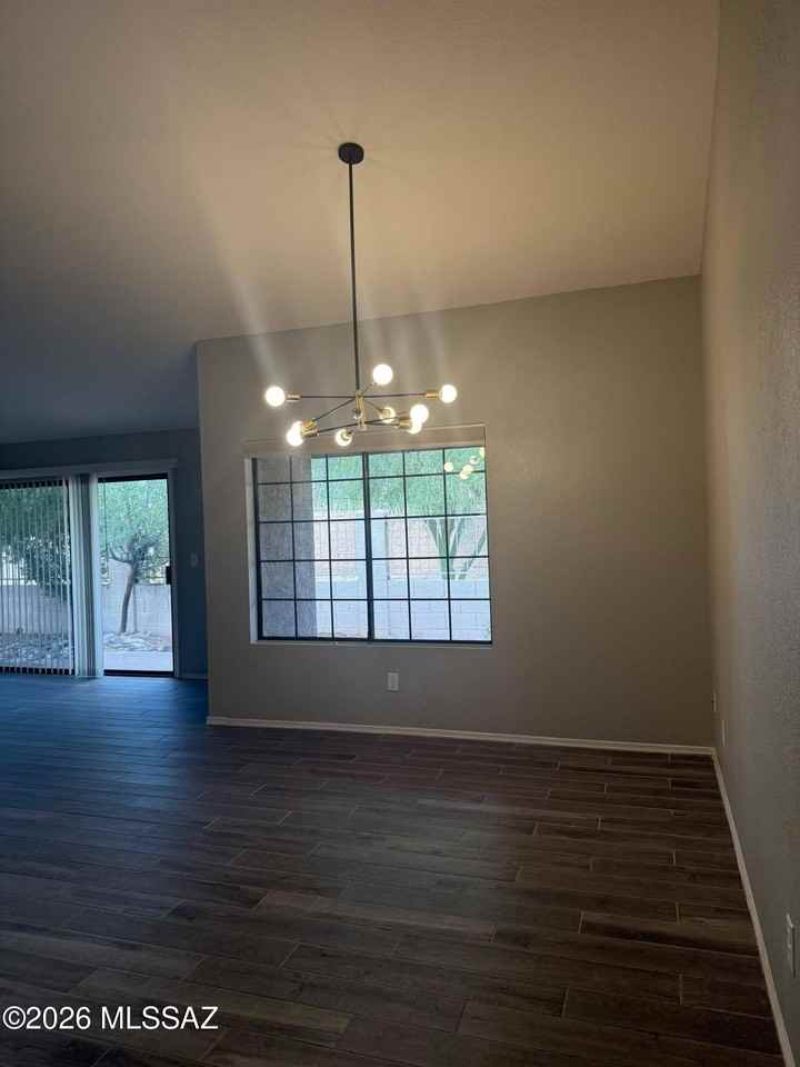 321 E Fieldcrest Ln - Photo 3 of 9