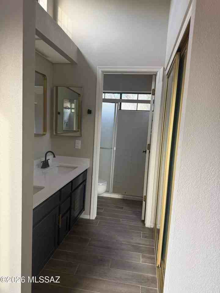 321 E Fieldcrest Ln - Photo 6 of 9