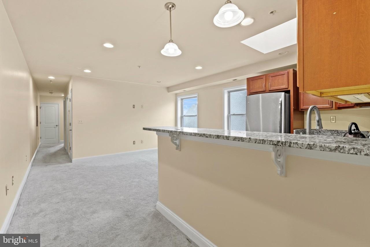 922 Madison St Nw #304 - Photo 4 of 19
