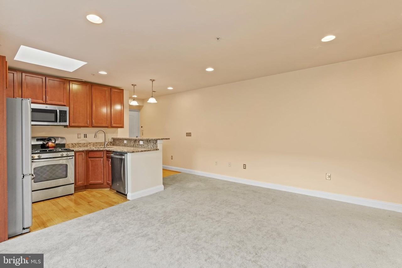 922 Madison St Nw #304 - Photo 5 of 19